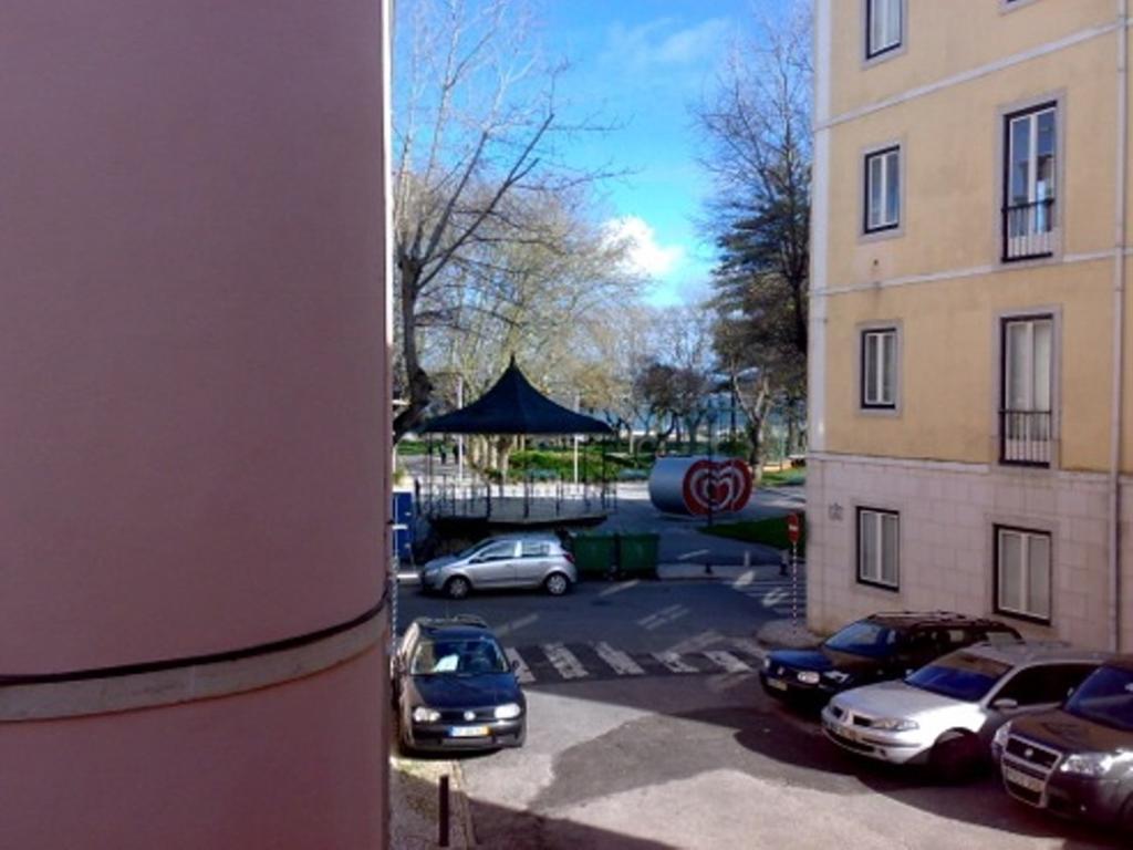 Apartamento 1 Quarto, Com Patio, Em Frente Praia Paço de Arcos Dış mekan fotoğraf